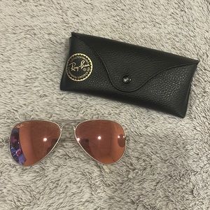 Ray ban aviator sunglasses.. beautiful rose gold color
